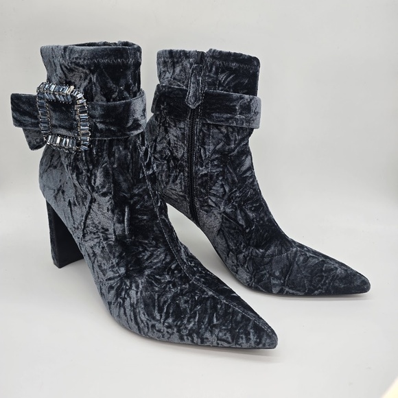 Badgley Mischka Boots Womens Size 9.5 Gray Velvet Pointed Toe Crystal Buckle - Picture 1 of 15